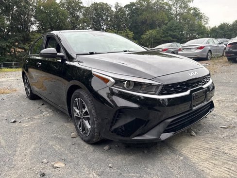 Used 2023 Kia Forte LXS w/ LXS Technology Package image 3