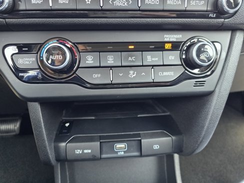 Used 2022 Kia Niro EX Premium image 37