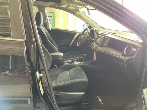 Used 2013 Toyota RAV4 XLE image 24
