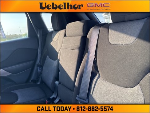 Used 2017 Jeep Cherokee Sport image 18