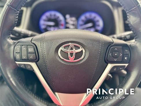 Used 2018 Toyota Highlander Limited image 24