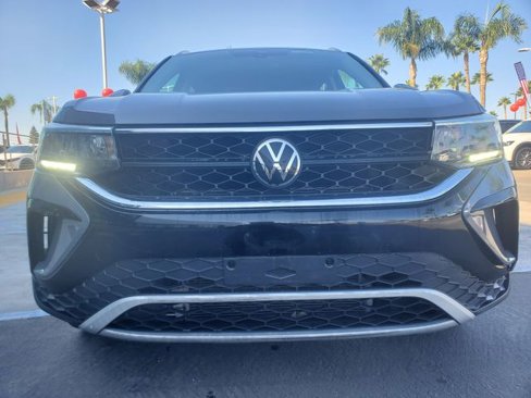 Used 2023 Volkswagen Taos SE image 9