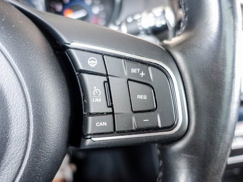 Used 2018 Jaguar F-PACE Premium image 18
