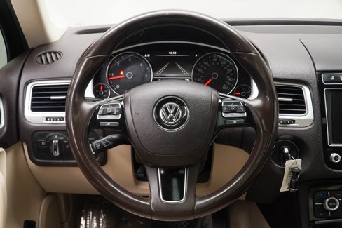Used 2015 Volkswagen Touareg TDI image 15