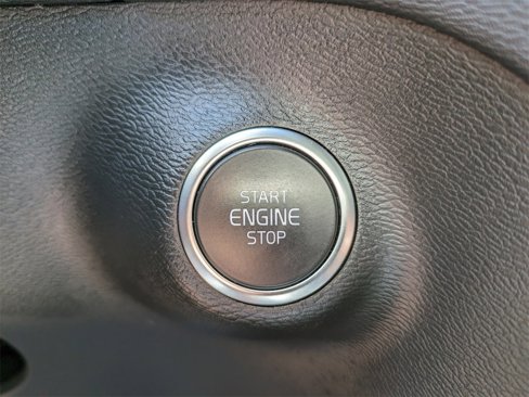 Certified 2023 Volvo XC40 B5 Plus image 29