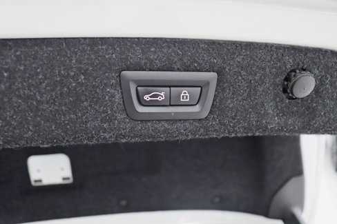 Used 2020 BMW 530e xDrive w/ Executive Package image 42
