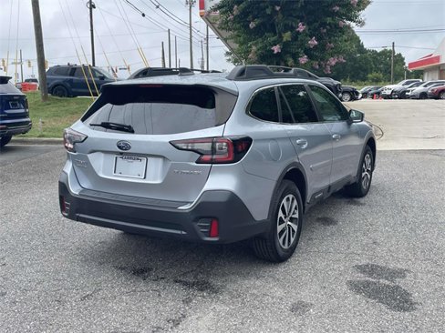 Used 2022 Subaru Outback Premium image 5