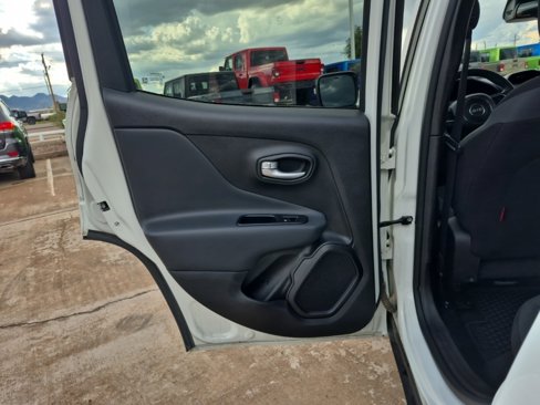 Used 2023 Jeep Renegade Trailhawk image 18