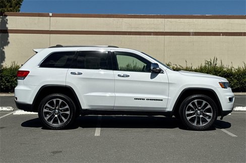 Used 2018 Jeep Grand Cherokee Limited image 3