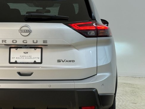 Used 2024 Nissan Rogue SV image 12