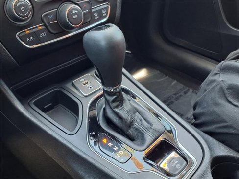 Used 2021 Jeep Cherokee Latitude Plus image 44