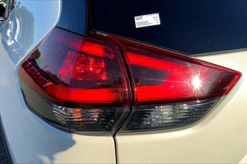 Used 2019 Nissan Rogue SV image 26