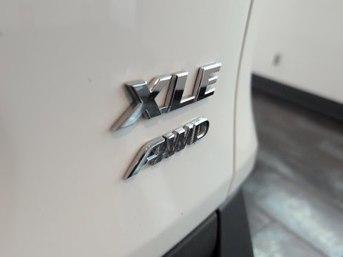 Used 2020 Toyota RAV4 XLE Premium image 7