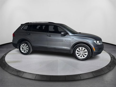 Used 2019 Volkswagen Tiguan SE w/ Panoramic Sunroof Package image 4