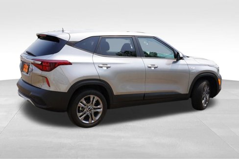 Certified 2023 Kia Seltos LX image 5