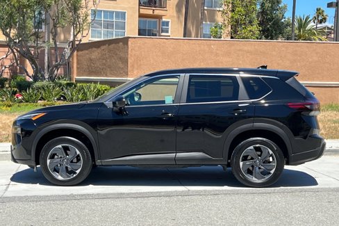 Used 2024 Nissan Rogue SV image 7