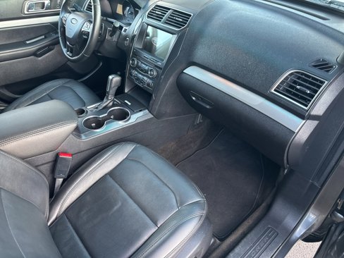 Used 2017 Ford Explorer XLT w/ Equipment Group 202A image 34