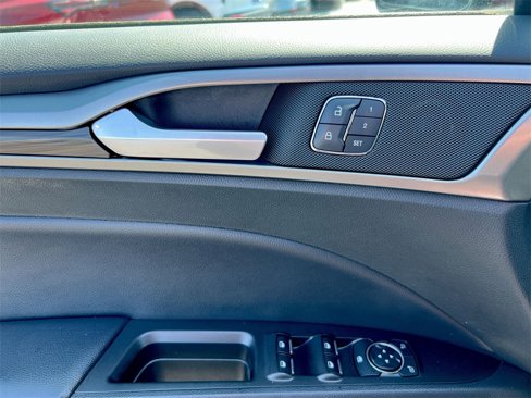 Used 2017 Ford Fusion Energi SE image 20