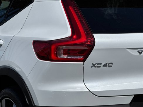 Certified 2025 Volvo XC40 B5 Plus image 26