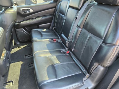 Used 2017 Nissan Pathfinder SL image 16