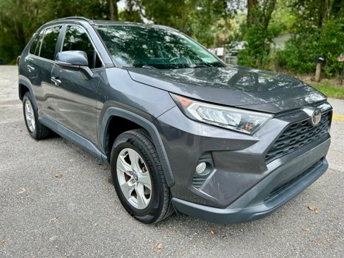Used 2020 Toyota RAV4 XLE image 2