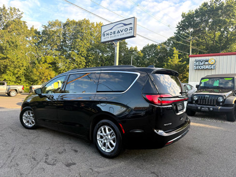 Used 2022 Chrysler Pacifica Touring-L image 4