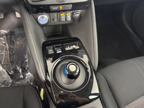 Used 2022 Nissan Leaf SV image 15
