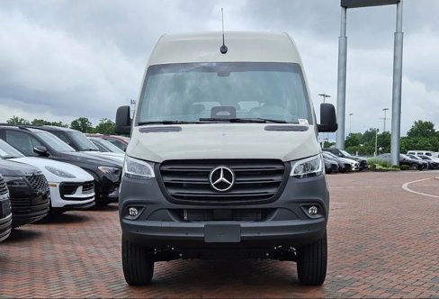Used 2025 Mercedes-Benz Sprinter 2500 image 3