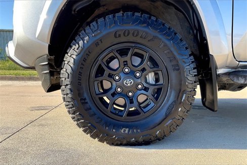 Used 2022 Toyota Tacoma SR5 image 9