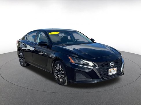 Used 2023 Nissan Altima 2.5 SV image 2