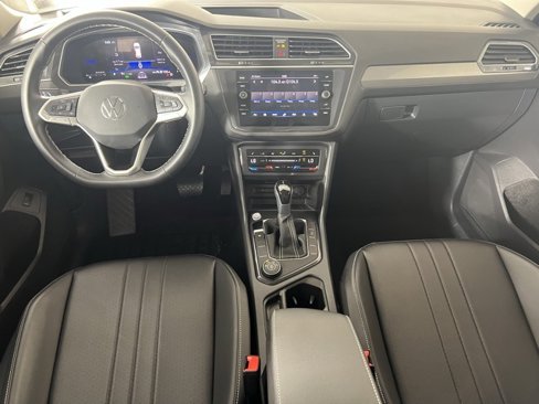 Used 2024 Volkswagen Tiguan SE w/ Panoramic Sunroof Package image 15