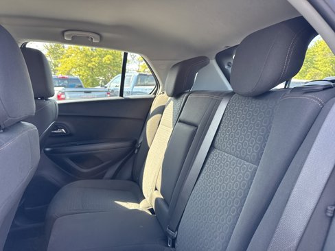 Used 2021 Chevrolet Trax LS image 28