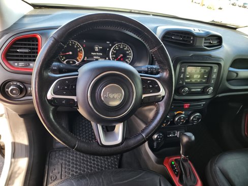Used 2016 Jeep Renegade Trailhawk w/ Premium Trailhawk Package image 2