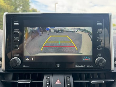 Used 2021 Toyota RAV4 XLE Premium image 32