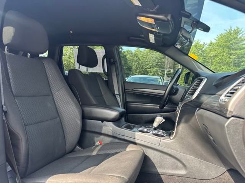 Used 2021 Jeep Grand Cherokee Laredo image 23