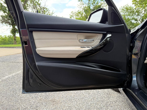 Used 2016 BMW 320i xDrive Sedan image 16