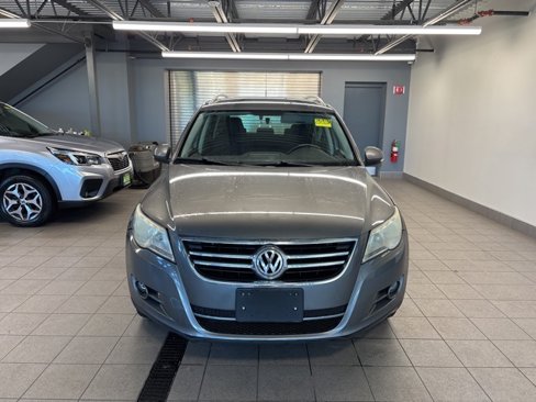 Used 2009 Volkswagen Tiguan SE image 2