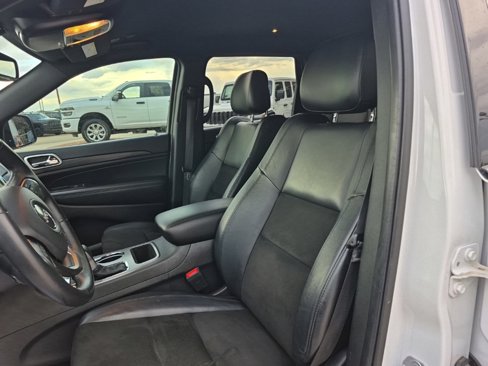 Used 2019 Jeep Grand Cherokee Altitude image 16