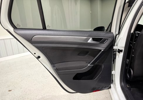 Used 2019 Volkswagen Golf S image 14