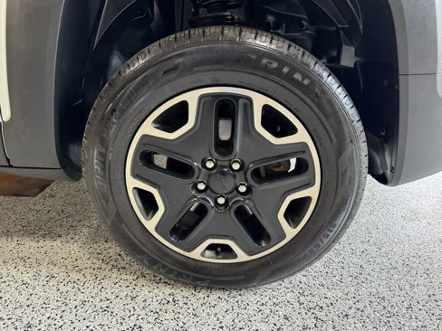 Used 2017 Jeep Renegade Trailhawk image 19