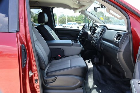 Used 2017 Nissan Titan S image 6