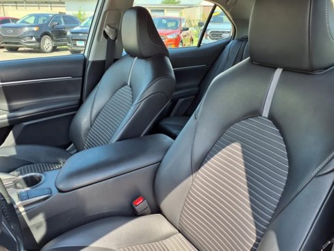 Used 2023 Toyota Camry SE image 13
