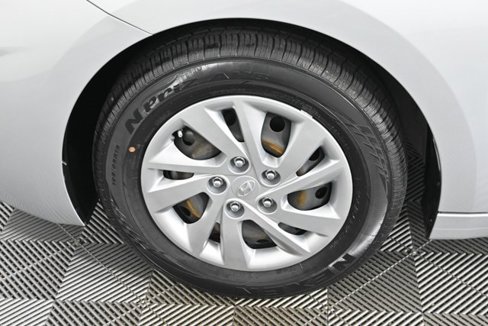 Used 2020 Hyundai Elantra SE w/ Cargo Package (C1) image 27