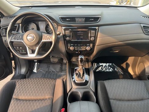 Used 2020 Nissan Rogue SV image 5