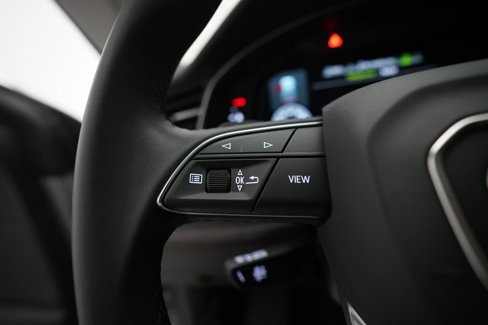 Used 2022 Audi Q8 Premium image 18