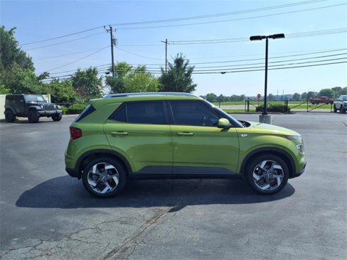 Used 2022 Hyundai Venue SEL image 3