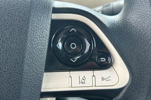 Used 2018 Toyota Prius One image 28