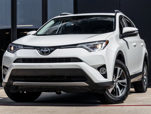 Used 2018 Toyota RAV4 XLE image 1