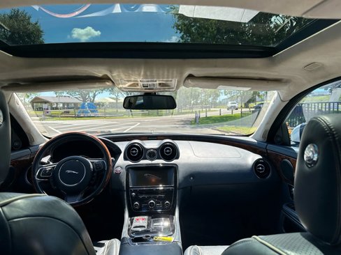 Used 2015 Jaguar XJ L Portfolio image 17