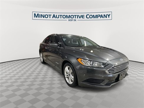 Used 2018 Ford Fusion SE image 2